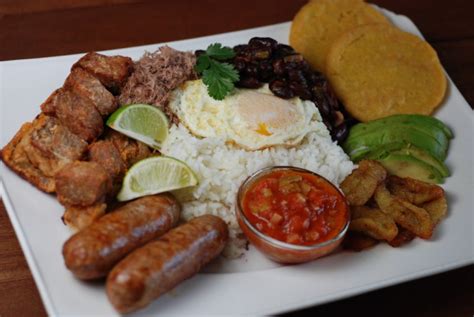   bandeja paisa 驚艷你的味蕾，感受哥倫比亞巴蘭基拉的熱情！